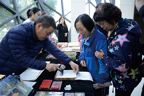 “汉字”巡展开幕式暨中国文字博物馆江苏(常熟)体验基地授牌仪式举行