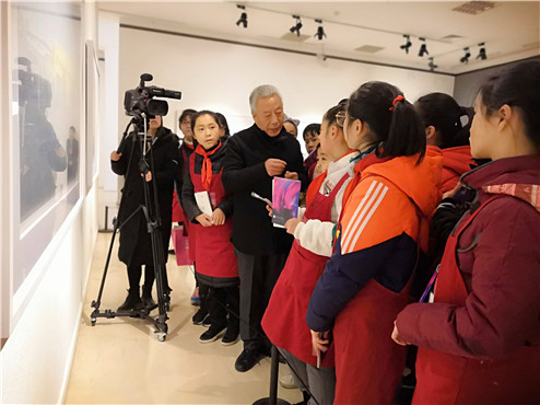 于承佑版画展公教活动